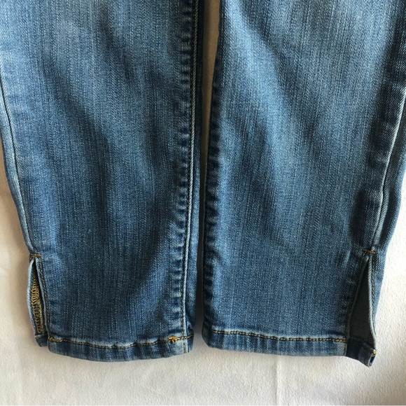 Judy Blue Denim Med Wash, Split Hem Mid-Rise, Jeans, Size 7/28 - Picture 5 of 6